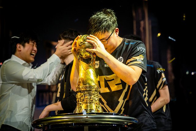 毒奶榜IG战队登顶LPL赛区，键盘冒奶热议碾压TES战队-比分网